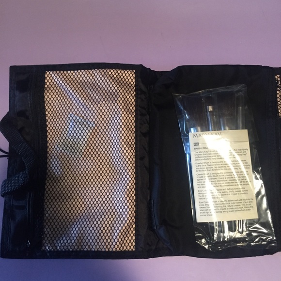 🌈 BOGO Mary Kay brush set and makeup bag - Picture 2 of 5